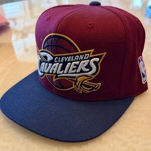 Mitchell & Ness Two-Tone Snapback Hat - Maroon & Navy